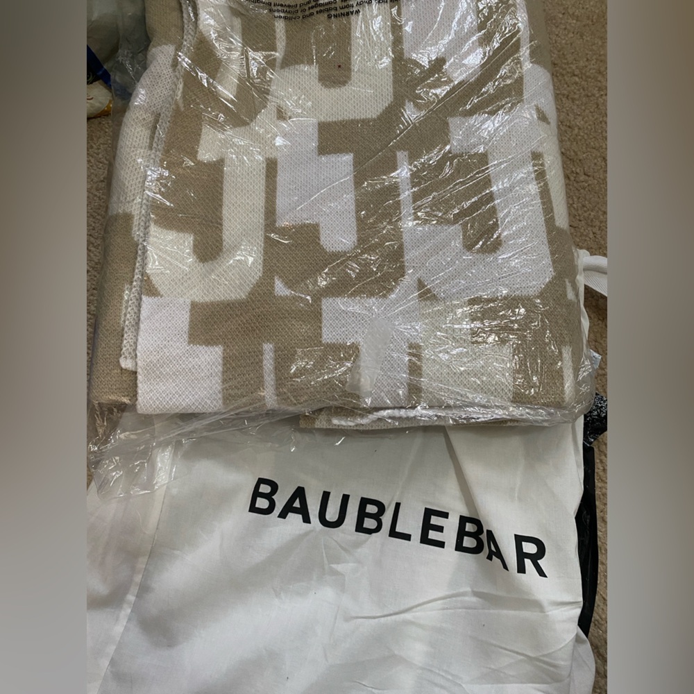 Baublebar on repeat blanket ‘J’